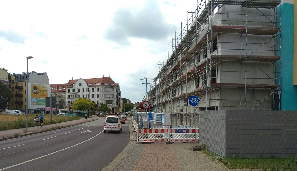 Wenn man Radfahrer_innen mitteilen möchte, dass sie einem egal sind oder <a href="/Ottostadt/">Ottostadt Magdeburg</a>?

#Magdeburg #MagdeRad #srmd #MehrPlatzfürsRad