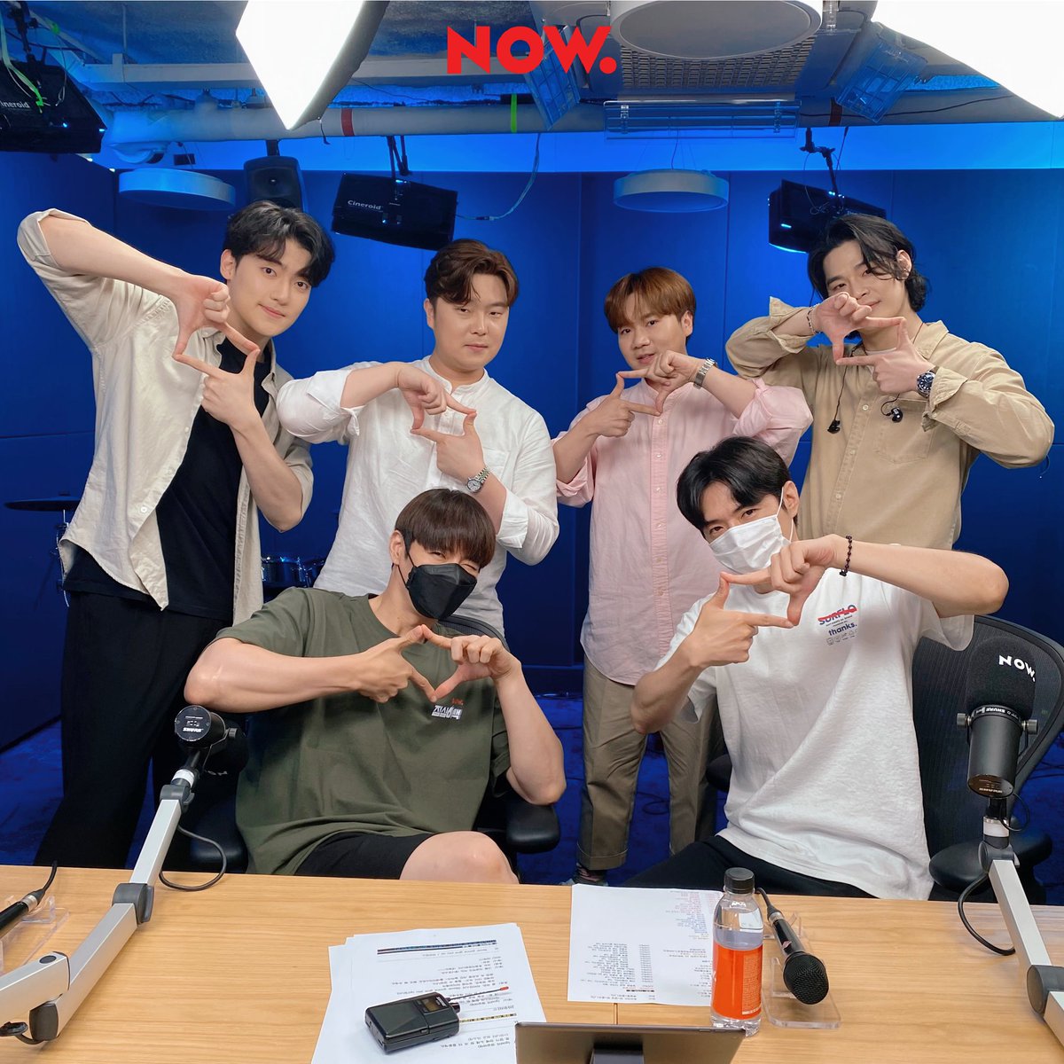 npop_zip's tweet photo. #지오디 #점심어택💙 #라비던스 영통 팬싸로 시작해서 지붕뚫 라이브도 듣고🎙 와츄와츄원🎵 나우뱅크에 출연한 천년돌 #황건하 엔딩 포즈로 마무리! 모든게 완벽한 목요일이었죠?☺️ #NOW온에어 #god #RabidAnce https://t.co/FtbMkBqlqy
