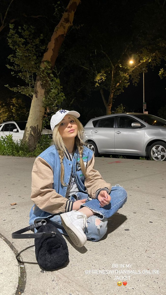 👱🏻‍♀️|<a href="/SabrinaAnnLynn/">Sabrina Carpenter</a> via Whitney Peak's IG Stories: