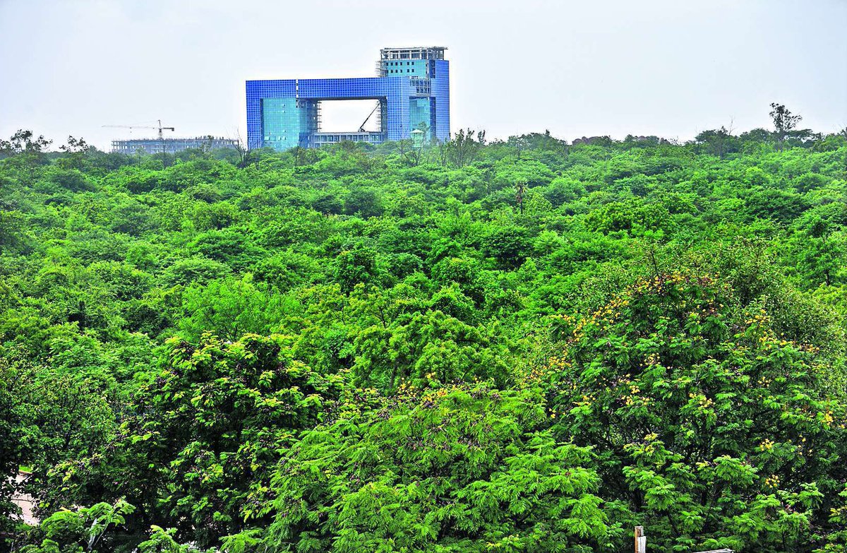 BRSParty_News's tweet photo. State-of-The-Art 🏙
The #PoliceCommandControlCentre stands tall amid lush greenery 🌳🌳 at Jubilee Hills. Roads and Buildings Minister @VPRTRS inspected the facility and directed the officials to complete its construction in two months
#HappeningHyderabad
@KTRTRS https://t.co/HZeQYCMsyA