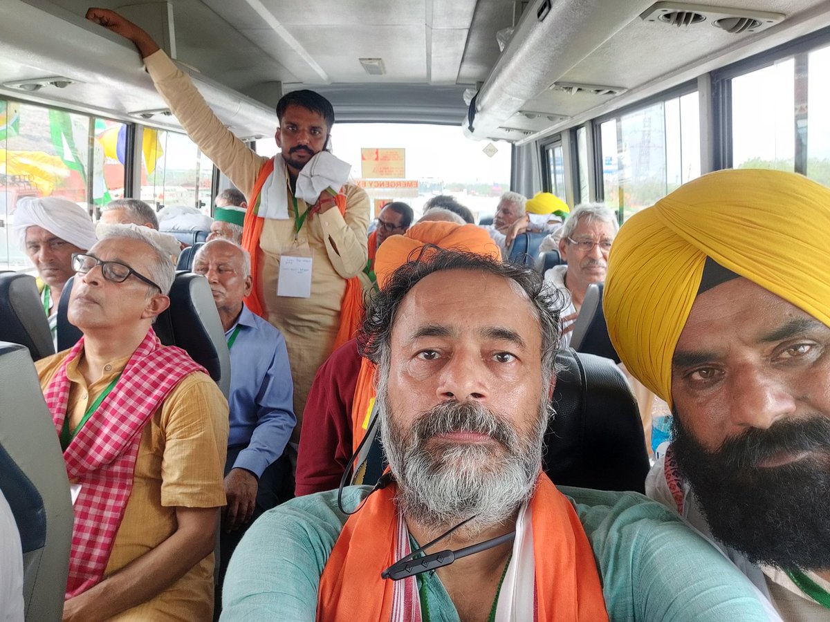 किसान संसद के लिए कूच
On way to Kisan Sansad