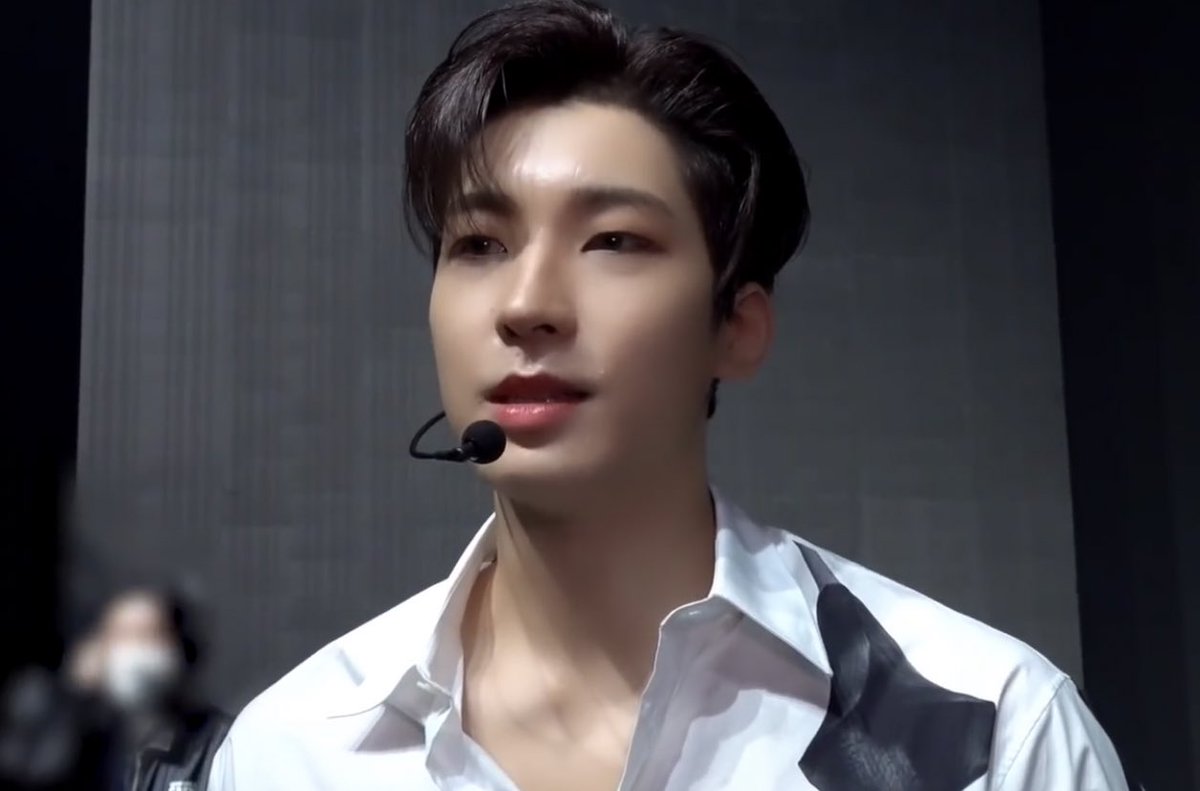jaunewonu's tweet photo. obsessed with light a flame wonwoo https://t.co/bwYacwlr9P