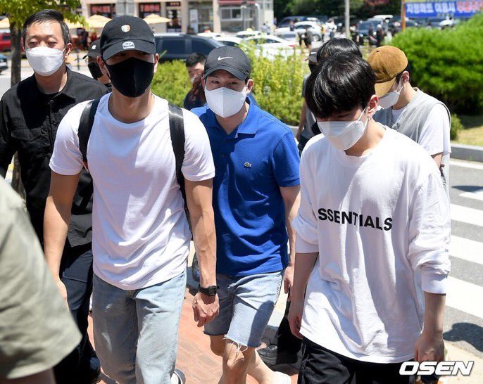 minhyuklocked's tweet photo. coz monsta x is not your typical 'group' they treat each other as family since day 1 🤧🤧🤧 https://t.co/03JxdILvQb