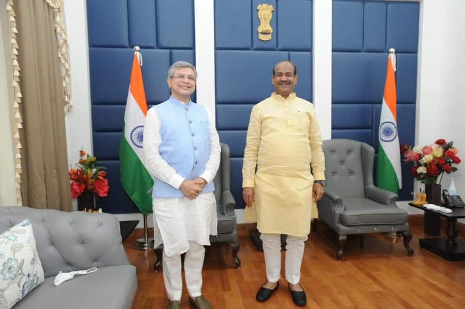 रेल मंत्री जी हम रेल अप्रेंटिस का क्या कसूर है । हमारी जिंदगी नरक बन गई है। माननीय मंत्री जी हम रेल अप्रेंटिस को जीएम पावर से रोजगार देने का जल्द से जल्द ऑर्डर निकाले। मंत्री जी हमारे अनेक अप्रेंटिस साथी आत्महत्या कर चुके है । 
<a href="/AshwiniVaishnaw/">Ashwini Vaishnaw</a>
<a href="/ShivaGopalMish1/">Shiva Gopal Mishra</a>
<a href="/AIRAAALIVE/">ऑल इंडिया रेलवे एक्ट अप्रेन्टिस एसोसिएशन 🇮🇳</a>
