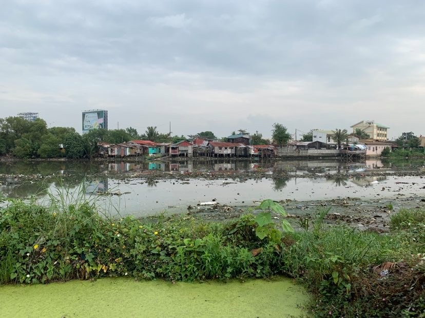AseanoProject's tweet photo. The #Imus river in #Cavite #Philippines is a case study in @ASEANO due to extensive plastic pollution. Researchers from @DLSU__Manila are investigating the social and economic implications of plastic pollution initiatives to inform #successful actions to #beatplasticpollution. https://t.co/jEP7jSpgHG