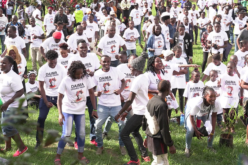 WangariMaathai's tweet photo. #DidYouKnow
Two years ago, a group of civic actors led by the Wangari Maathai Foundation rallied in Uhuru Park to protect it and the legacy of Prof.Wangari Maathai.
More than 3000 youth joined the event to champion their green spaces. #daimagreenspaces #TBThursday https://t.co/nfBjo3KPpJ