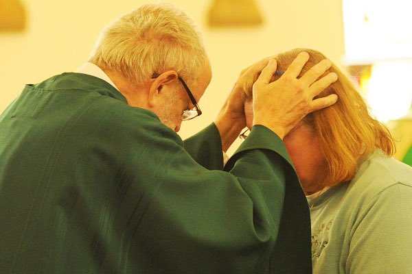 brojohnrusso's tweet photo. Two serious questions for the faithful to ask these days:
1. What controls my life?
2. From where comes true grace &amp; healing?
#dontforgetJesus 
#theFirstCommandment 
Pic1-2
Which is unsettling &amp; causes fear?
Which is inviting &amp; arouses surrender?
3-4
Which invades?
Which confers? https://t.co/Gy2pJHe4g8