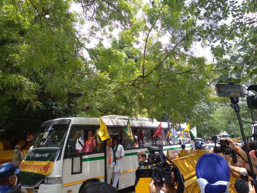 MayukhDuke's tweet photo. 'Kisan Sansad near Parliament'

Today is the first of protest. Over 200 farmers today protested at Delhi's Jantar Mantar against three anti-farmer farm laws. They arrived from Singhu border point following covid protocol.
#KisanSansad https://t.co/m0c0ADGcKS
