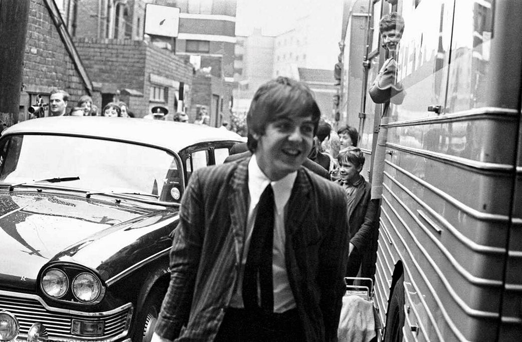 Superstar_Cars's tweet image. #ThrowbackThursday to this week in 1964, when #TheBeatles snuck in through the back door of the ABC Theatre to take the stage for ITV’s Blackpool Night Out. 

📷 Mirrorpix / ABC