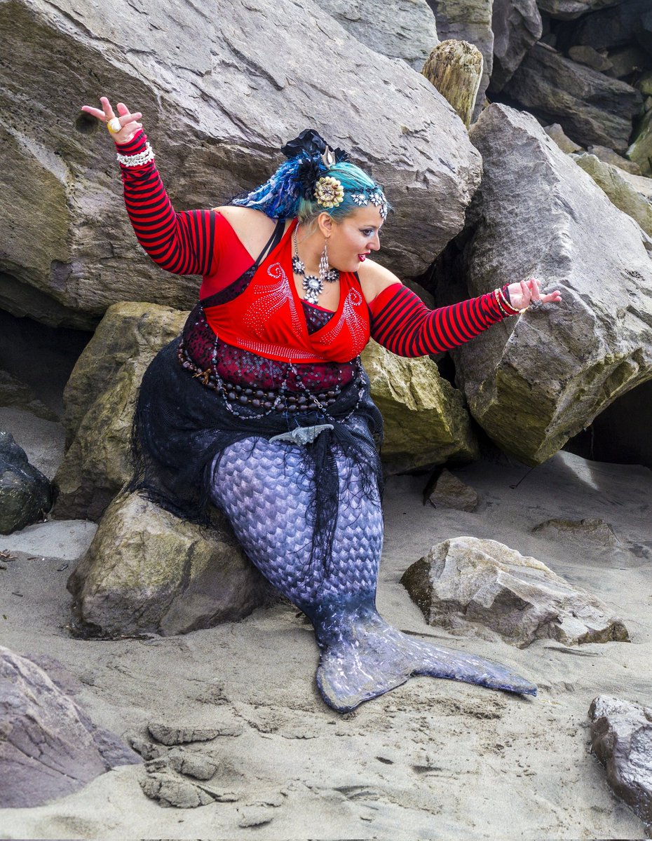 Ylluria's tweet image. Are you a D/M/V local who loves #mermaids? Do you #dream about making your own #Mermaid dreams come true? Then come SEA us at @MerMagicCon in the beginning of August! There'll be panels, swims, a gala &amp;amp; more! Magic is ageless, so young or old, come be a part of our world! 💙🧜‍♀️💙