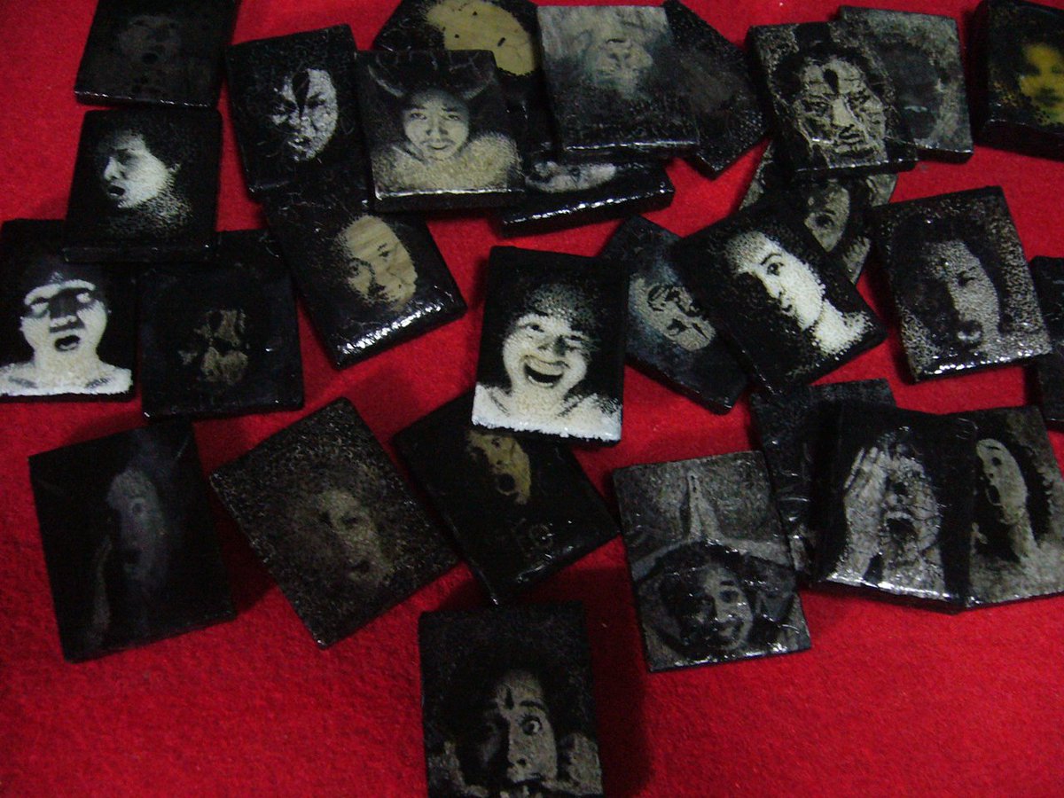 tieewww's tweet photo. SELF PORTRAIT SERIES, 2005
acrylic on wood, 3.5 x 4.5 cm (28 pcs)
By Wasanti Petchkul https://t.co/vWLyMnPTxb