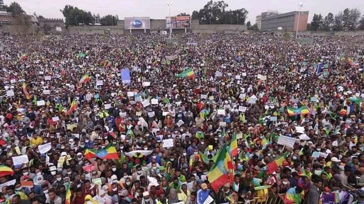 martinplaut's tweet photo. Ethiopia: Demonstrations in Meskel square - Addis has seen a few https://t.co/tPLpHwFmJw