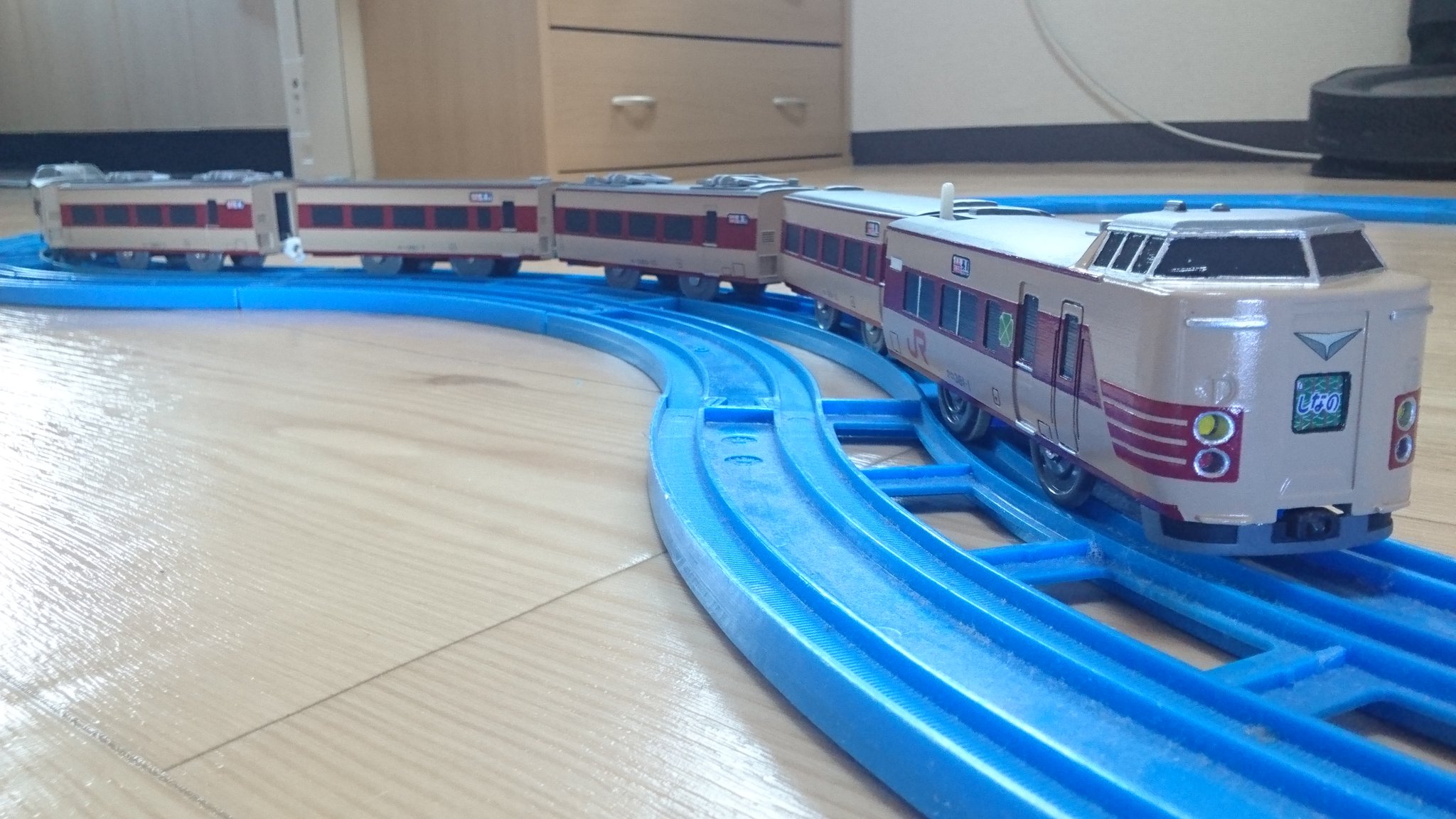 オロnine 自作プラレール34 381系 しなの 車体はほぼ3dプリンタで製作 低重心にこだわって設計しました プラレール オロnine 自作プラレール34 381系 しなの 車体はほぼ3dプリンタで製作 低重心にこだわって設計しました プラレール