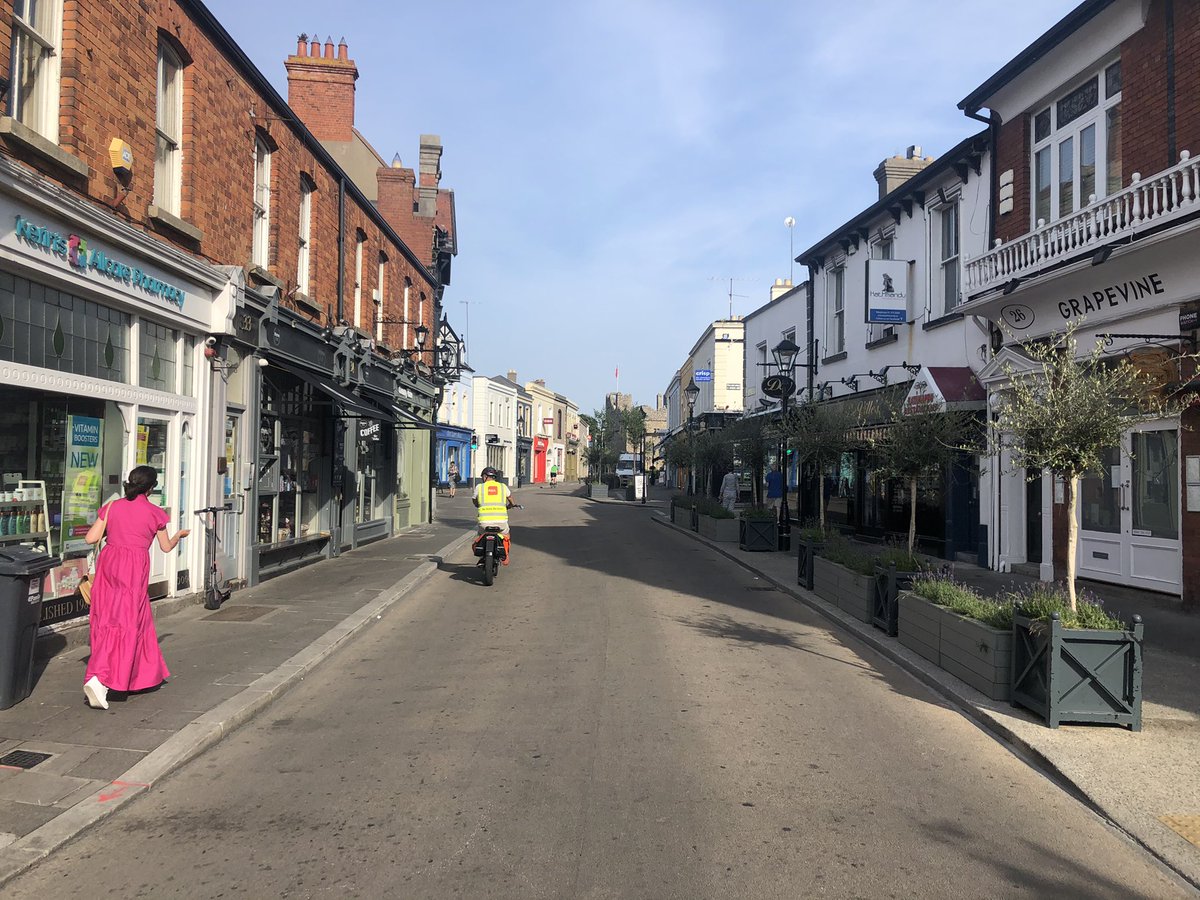 robertburns73's tweet image. Dalkey coming to life in the morning.

Public spaces to simply take some time out to rest &amp;amp; relax or socialise with friends &amp;amp; family.

#dlrSummerStreets
#dlrcc