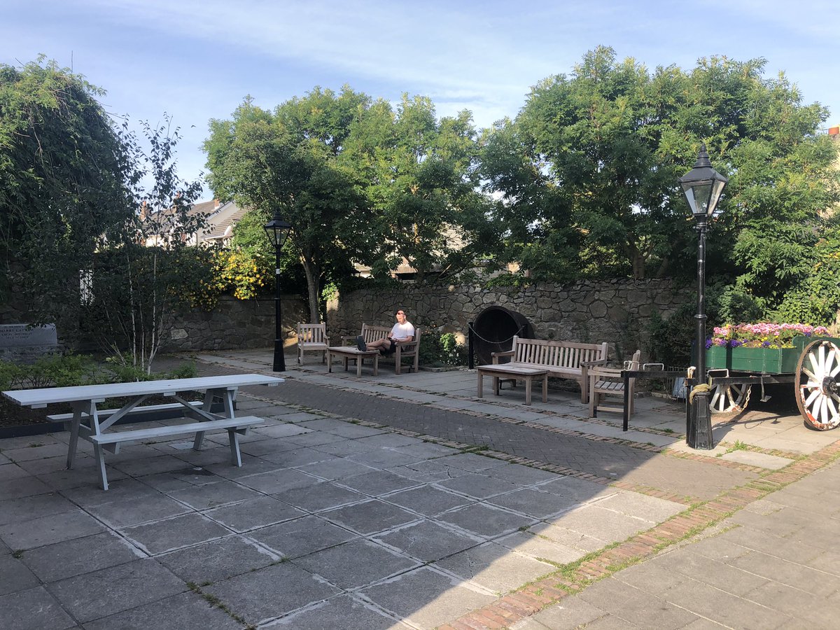 robertburns73's tweet image. Dalkey coming to life in the morning.

Public spaces to simply take some time out to rest &amp;amp; relax or socialise with friends &amp;amp; family.

#dlrSummerStreets
#dlrcc
