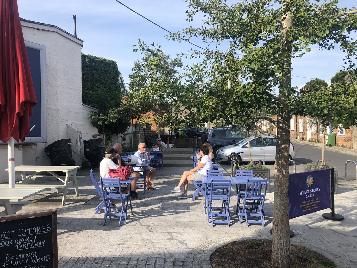 robertburns73's tweet image. Dalkey coming to life in the morning.

Public spaces to simply take some time out to rest &amp;amp; relax or socialise with friends &amp;amp; family.

#dlrSummerStreets
#dlrcc
