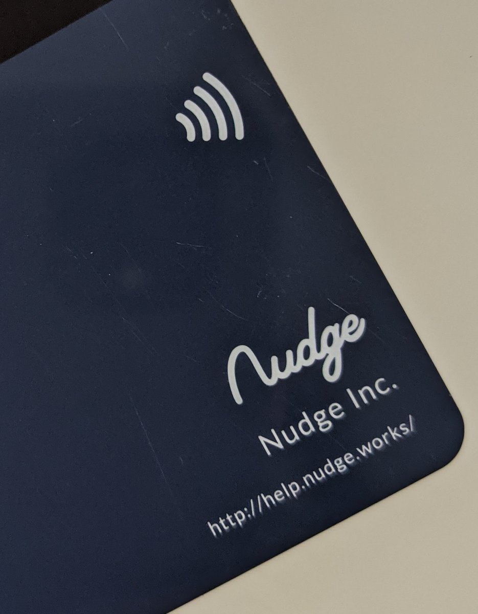 yu_l09 ありがとうございます！ あのWi-Fiを横に倒したような波紋マークは裏面にあります。デザイン性を重視したのですが、ちょっと反省点ですね。  ちなみに、本当にRippleと呼ぶかもと思って調べたら、“EMVCo Contactless INDICATOR”と呼ぶようです。