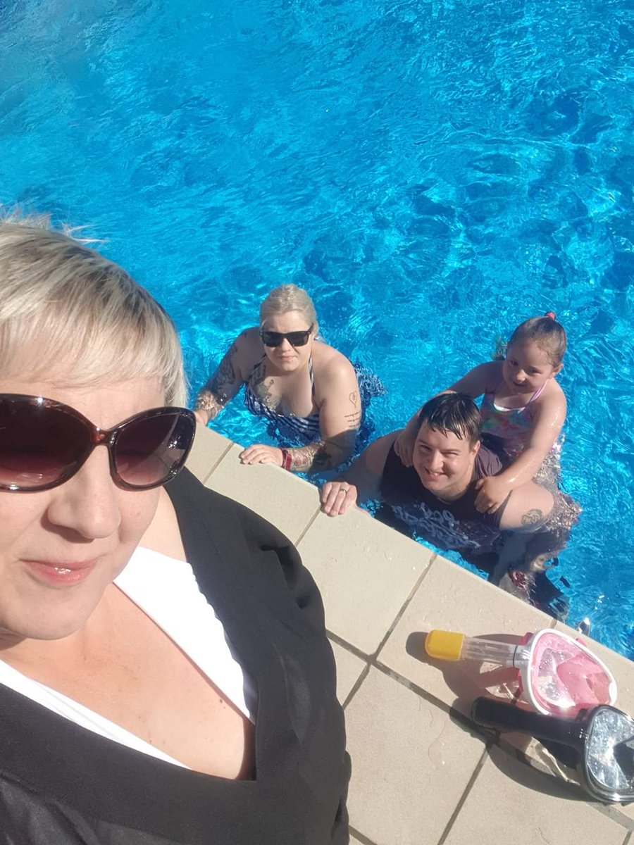 bedbugxx's tweet image. Me and mine....ibiza 19