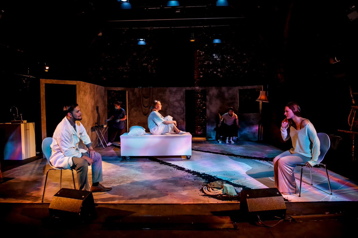 tarausherdesign's tweet photo. #OVConnect Set and Costume Designer here! Looking for directors and producers to collaborate with who are interested in working with space in a bold way, finding layers of the text to draw on in the design and building worlds that feel how the story does. #setdesigner https://t.co/9WqDk5GUvx