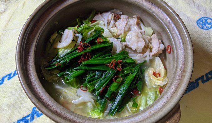 この暑い中もつ鍋を作る。
初めて作ったけどこれはスタミナつきそうだ😋 