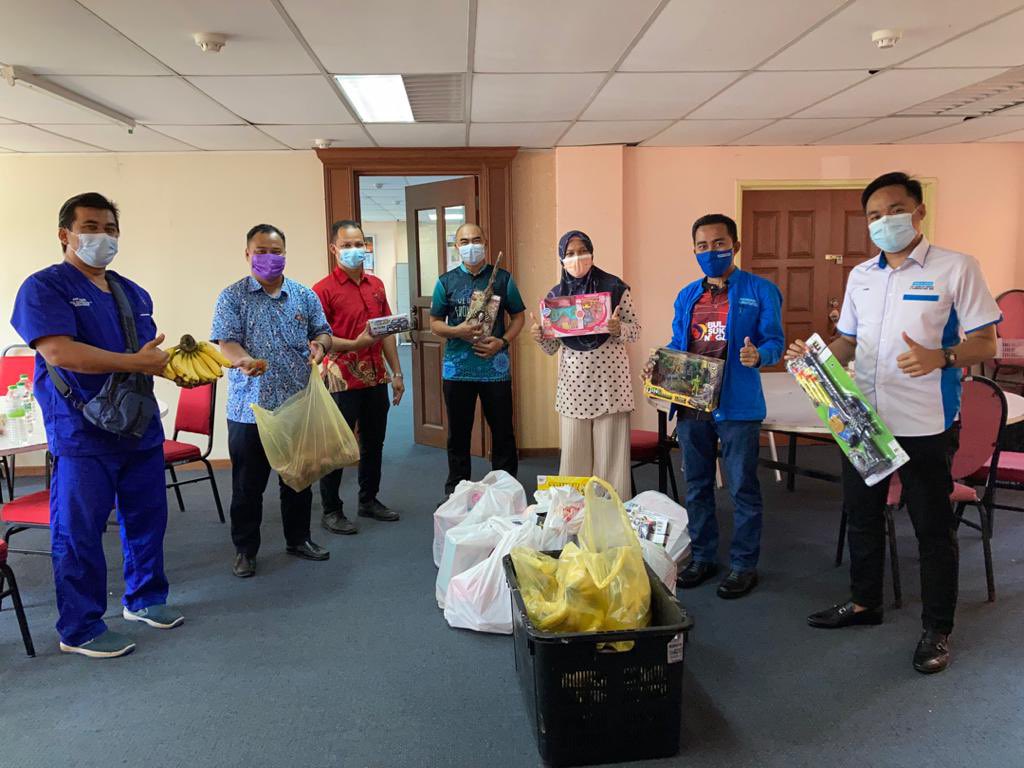 NorlanUnited's tweet image. 22 Julai 2021 | 12 Zulhijjah 1442H

Penyerahan barangan berupa mainan kanak-kanak serta buah-buahan di Pusat Kuarantin Risiko Rendah , Wakaf Tapai , Terengganu.

Semoga diberi kesembuhan dan kita semua bebas daripada wabak ini.