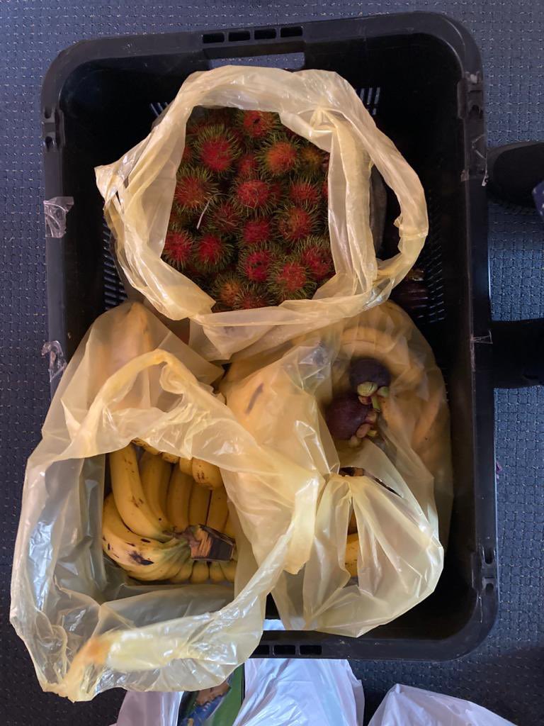 NorlanUnited's tweet image. 22 Julai 2021 | 12 Zulhijjah 1442H

Penyerahan barangan berupa mainan kanak-kanak serta buah-buahan di Pusat Kuarantin Risiko Rendah , Wakaf Tapai , Terengganu.

Semoga diberi kesembuhan dan kita semua bebas daripada wabak ini.