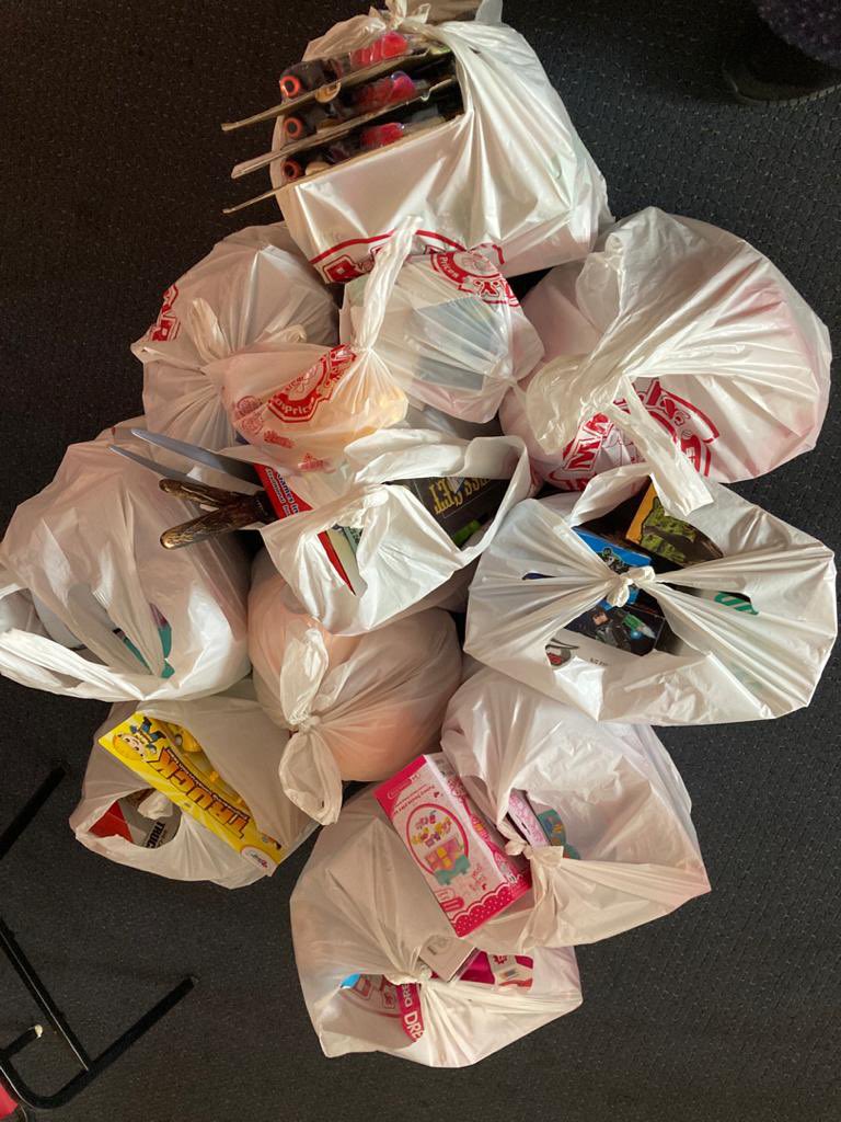 NorlanUnited's tweet image. 22 Julai 2021 | 12 Zulhijjah 1442H

Penyerahan barangan berupa mainan kanak-kanak serta buah-buahan di Pusat Kuarantin Risiko Rendah , Wakaf Tapai , Terengganu.

Semoga diberi kesembuhan dan kita semua bebas daripada wabak ini.