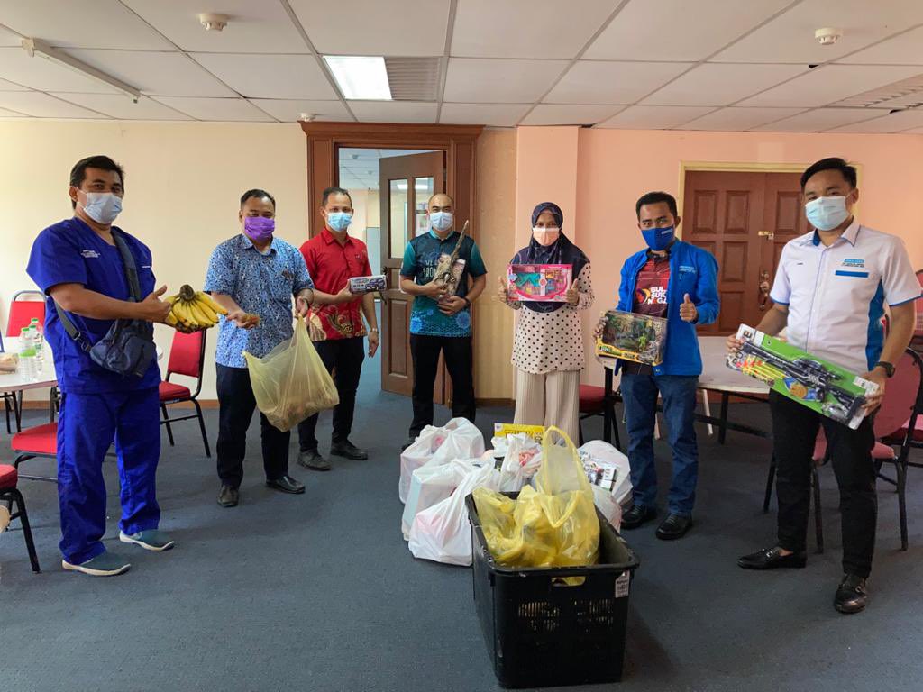 NorlanUnited's tweet image. 22 Julai 2021 | 12 Zulhijjah 1442H

Penyerahan barangan berupa mainan kanak-kanak serta buah-buahan di Pusat Kuarantin Risiko Rendah , Wakaf Tapai , Terengganu.

Semoga diberi kesembuhan dan kita semua bebas daripada wabak ini.