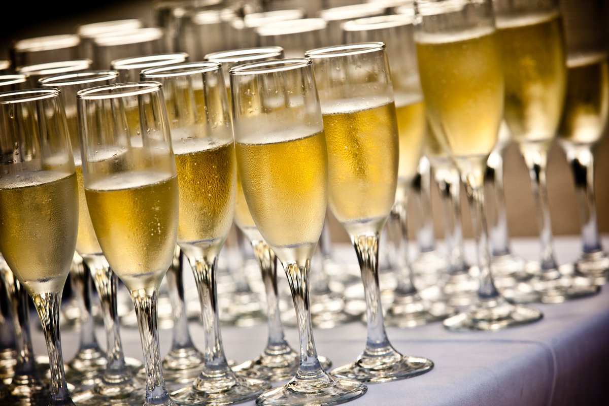 We have 2 tables left for #Friday night's #gourmet event #Champagne &amp; #Lobster with 5 matched glasses of #wine, what a way to start the #Weekend. £105pp. Call 01424 751137 to book