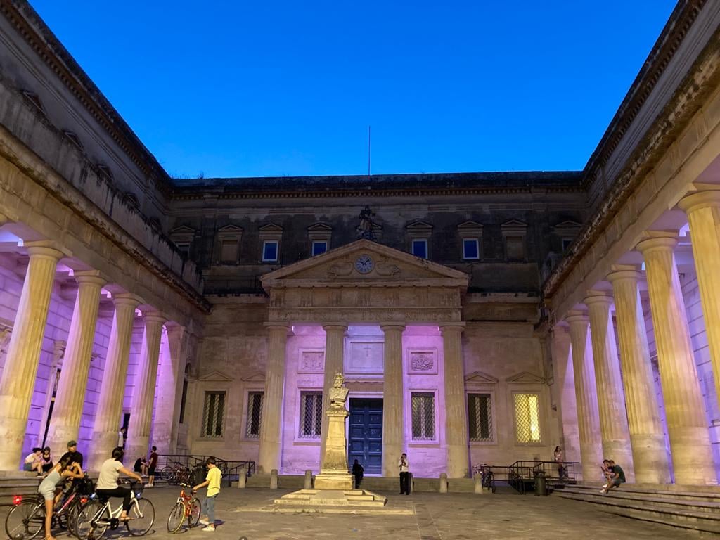 Alle 19 dialogheremo dentro IL TEATRO DEL TEMPO con Ida Tiberi, studiosa del contesto archeologico di Grotta dei Cervi (Porto Badisco, Otranto - LE). A seguire percorso tra le opere di Domingo Milella in mostra. 
Chiesa di S. Francesco della Scarpa - Lecce