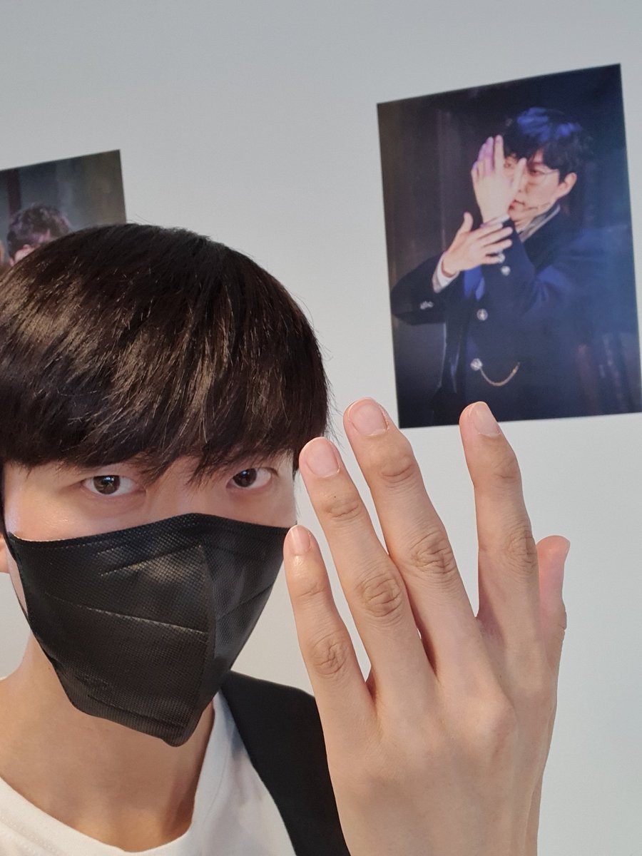 1201jb's tweet photo. 17주년 축하해 주셔서 정말 감사합니다
정말 최고입니다 
소풍 온 것처럼 사진 찍었어요
컵도 참 예뻐요
엄청 멋진 컵에 차를 마시니 
엄청 벅차서 눈물이 차네요
#17주년 #감사 #카페 #소풍 #사진 #차 #벅차 #눈물 #최고 #감동 https://t.co/r9jzeAPN4Y