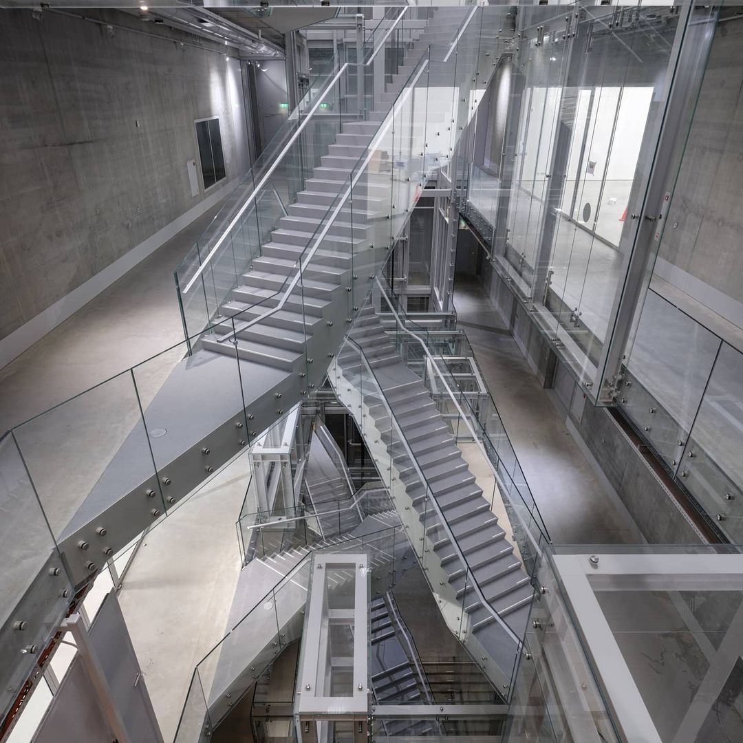 Rara, waar zijn deze bijzondere trappen te vinden? 😎

© Foto: Ossip van Duivenbode
Werken bij BAM? Ga naar bit.ly/bamcareers-2021

#BAM #bamcareers #werkenbijbam #werkenbij #bouwproject #bamproject