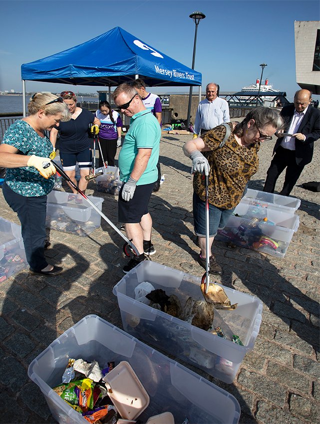 Thames21's tweet photo. Volunteers sorted litter today to launch #PlasticFreeMersey, a project with @MerseyRivers and others to identify common litter types on the River Mersey catchment. You can sign up for citizen science training, or register an interest, on our website https://t.co/m4hDpeL0gO https://t.co/I7a2fkvBIw