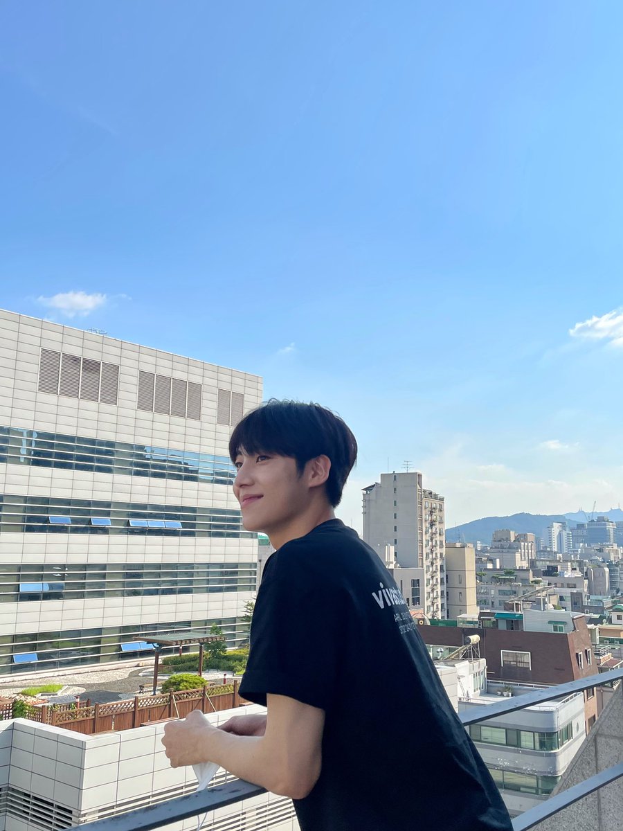 LES_BNM's tweet image. 날씨 좋았던 하루🌸
#은상배경