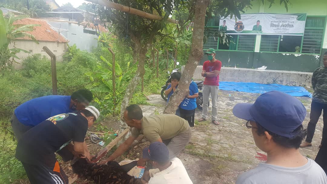PetigaKuningan's tweet photo. Tidak ada suatu amalan yang paling dicintai oleh Allah SWT. dari Bani Adam ketika hari raya Idul Adha selain menyembelih hewan kurban.

Berqurban, Merawat Persatuan

Kuningan, 22 Juli 2021

#PPP #PPPKuningan #Qurban https://t.co/3LsCSgROtr