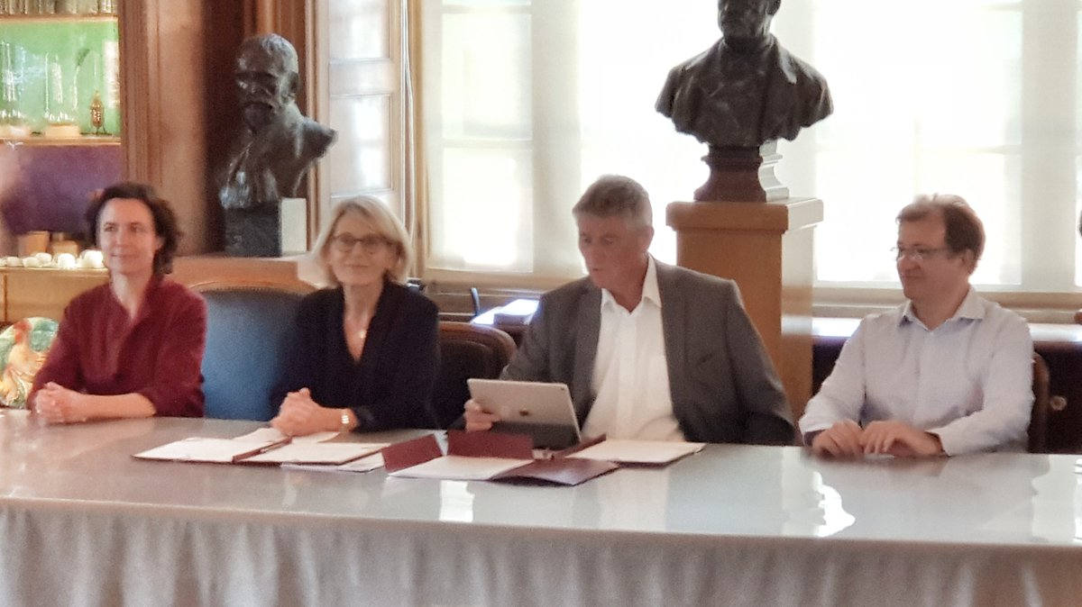 « Je suis très heureux de vous accueillir ici aujourd’hui, pour la signature officielle de la convention d’association entre @Univ_PAris et l’<a href="/institutpasteur/">Institut Pasteur, since 1887</a> », Stewart Cole, Directeur général de l’Institut Pasteur. (1/5)