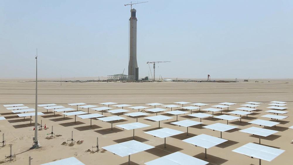 H2020_Nextower's tweet photo. ⚡ The energy plant covers 44 square kilometres in #Dubai’s southern desert and is equipped with millions of photovoltaic panels that convert the sun’s rays to about 1000 MW hourly that are capable of powering around 320,000 homes.
 https://t.co/gwI0KNDE9q https://t.co/UuOio12roB