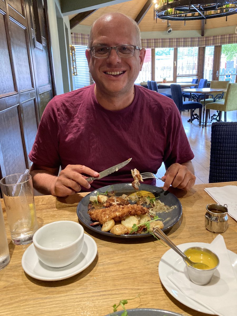 whyteforAEast's tweet photo. After delivering for local ⁦@ScotTories⁩ candidate Sheila Powell had a fantastic lunch ⁦@TheCock_Bull⁩ with ⁦@craigm966⁩ Can recommend the schnitzel! https://t.co/5CDeDoQ1jt