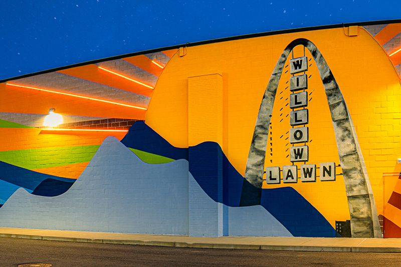 New murals add a splash of color to Willow Lawn - RVAHub buff.ly/3kPYqC5
