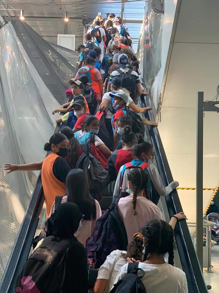 Berthaudiere's tweet photo. Départ pour une journée à Disneyland ce matin à la Gare TGV de St Exupery pour les 72 ados  des Accueils Jeunes de l' Espace Berthaudière et de l'Espace Prainet. https://t.co/ZzTo52KWX3