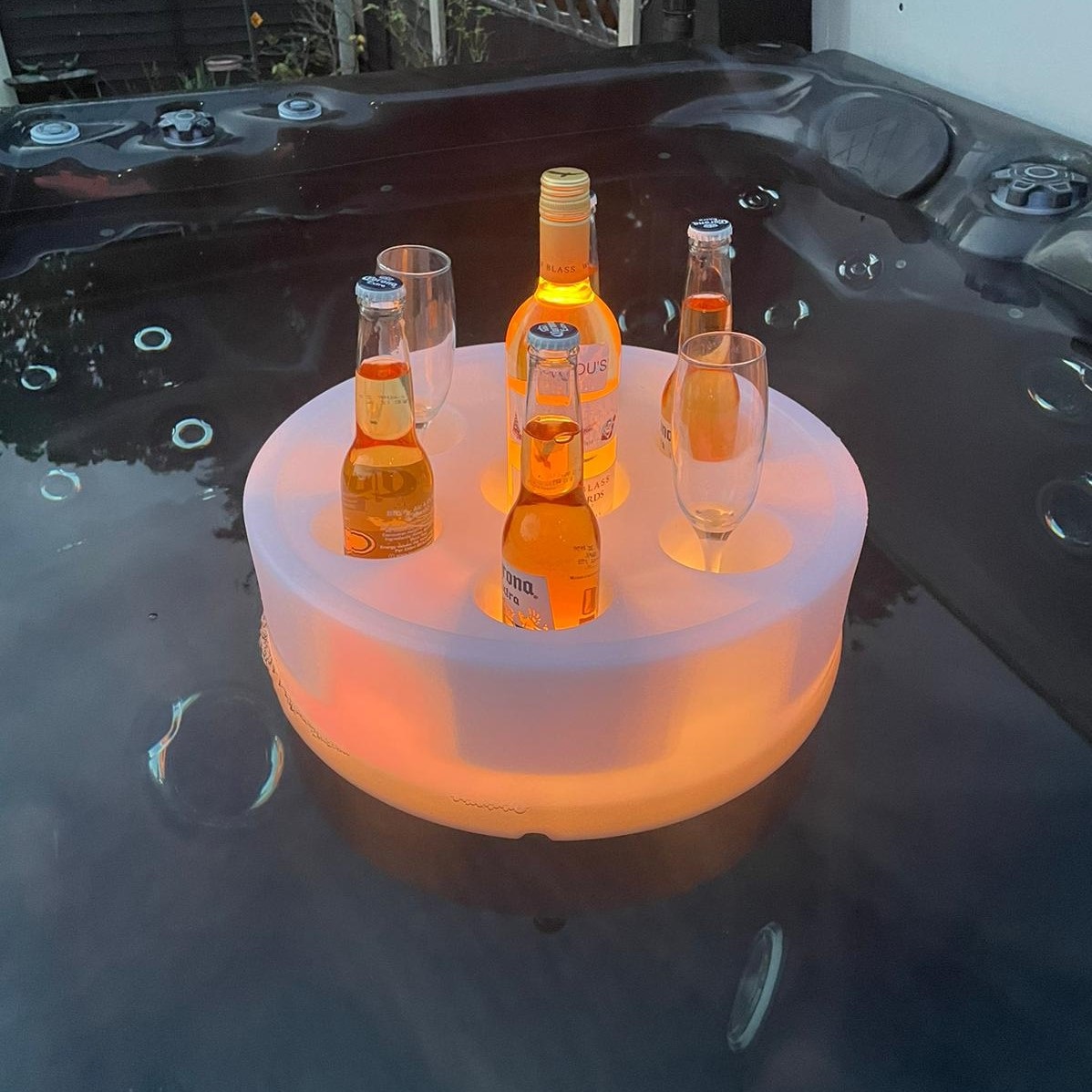 poolandspascene's tweet photo. *LIGHT UP SPA BAR*
Our new floating Spa Bar brings your drink straight to you. With LED lights built in, this is the perfect accessory for a hosting a hot tub party
https://t.co/5UynpGuoIc
@superiorw2
#superiorwellness #FloatingSpaBar #HotTubParty #HotTubAccessories #SpaTrade https://t.co/eAC7Vc8KGD