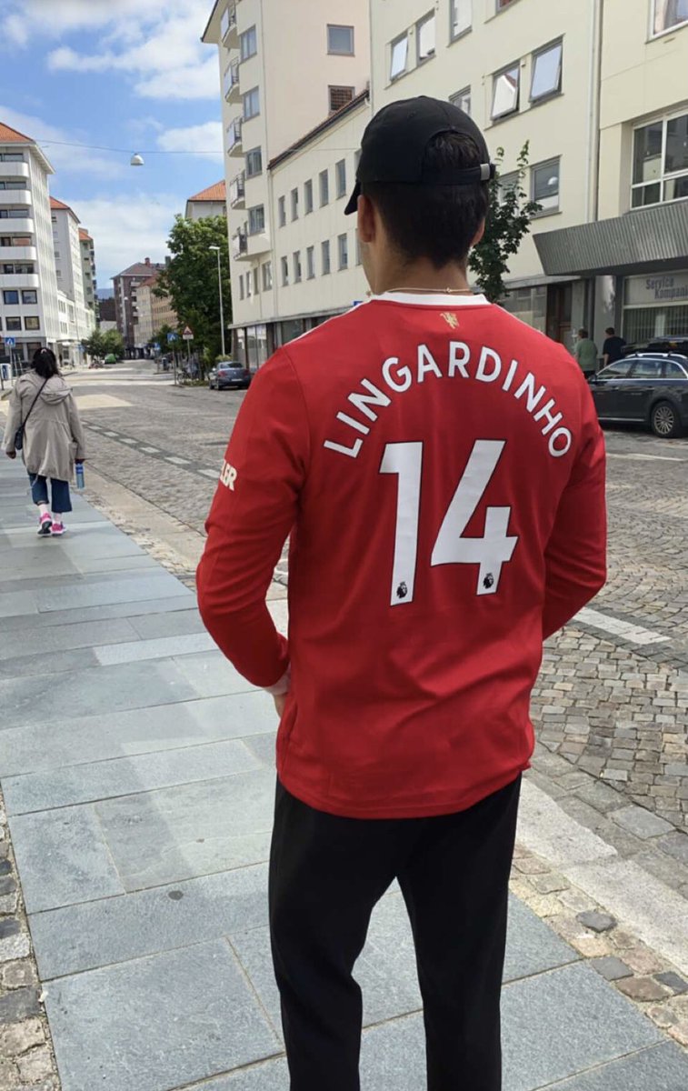 SebastianoSande's tweet photo. @JesseLingard good luck this season! #Jlingz https://t.co/Q24NoW5pqc