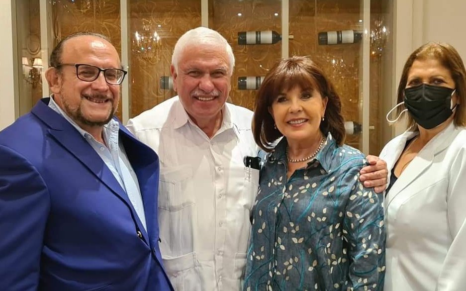por_manabi's tweet photo. Unidos #TodoPorManabí con el @CCIMManta presidido por #LucíaFernandez y Frente Cívico de Manabí con #PatriciaBriones por la creación de la Autoridad Aeropuertuaria de Manabí y el Anillo vial para Portoviejo. Así le manifestamos a @MarceloHCabrera @ObrasPublicasEc 
#VamosJuntos https://t.co/DeTPGCfqxG