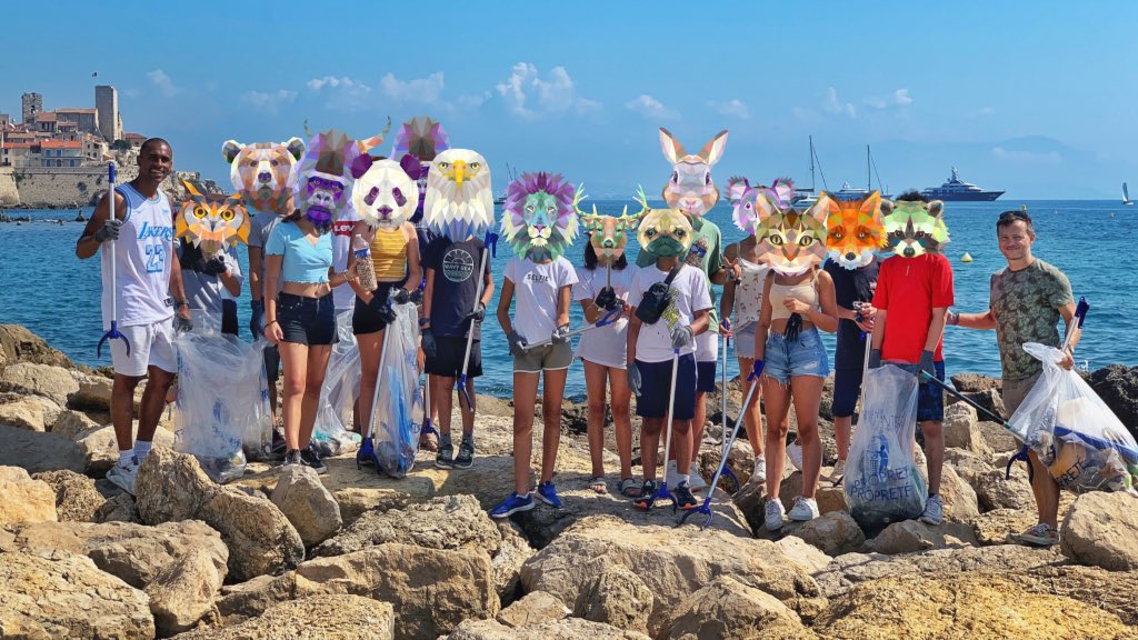 ChrisGeloni's tweet photo. Félicitations aux ados du #CLJPlage d’@antibes_jlp pour le #NettoyagePedagogique que nous avons menée ce matin 🙏🏻👏
Plus de 3000 mégots, bouteilles & canettes en grand nombre et d’autres déchets en tout genre récoltés🔥 🙌🌍
#antibesjuanlespins #jaimemamer #valeurdexemple https://t.co/kbp4LaGFpP