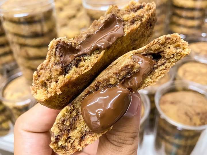 chuu17aaa2's tweet photo. 🍪 คุกกี้ยักษ์ลาวา 🍞
🥣 มี 2 รส
🍫ดาร์กช็อค 🍫ไวท์ช็อค

-ใช้เนยสด
-ไม่มีไขมันทรานส์ 
-ปราศจากมาการีน 
-ไม่ใช้วัตถุกันเสีย 

👍 เก็บได้ 1 เดือน กระปุกซีลอย่างดี
⛅ ราคา 1 2 0 .- มี 6 ชิ้นใหญ่

#ขนมเกาหลี  #ขนมอร่อย #คุกกี้ #ขนมญี่ปุ่น #คุกกี้ลาวา #คุกกี้ช็อกโกแลต https://t.co/P342SqPZ5j