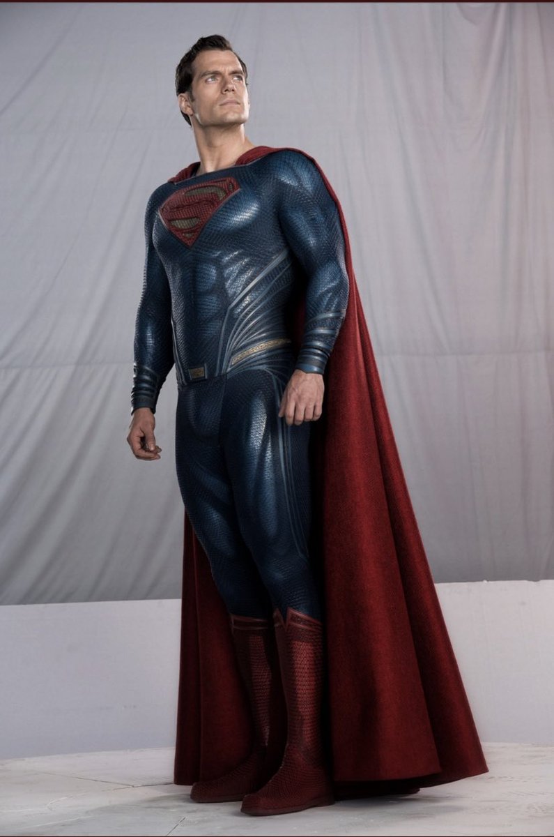 daily_krypton's tweet photo. "Black Adam tiene todos los poderes de #Superman, pero la diferencia es que está bendecido con magia, no mata a los villanos, pero Black Adam sí". @TheRock sobre trabajar en su pspel como #BkackAdam ⚡ ( vía @THR ) 🤯 https://t.co/5pzRc4doIz