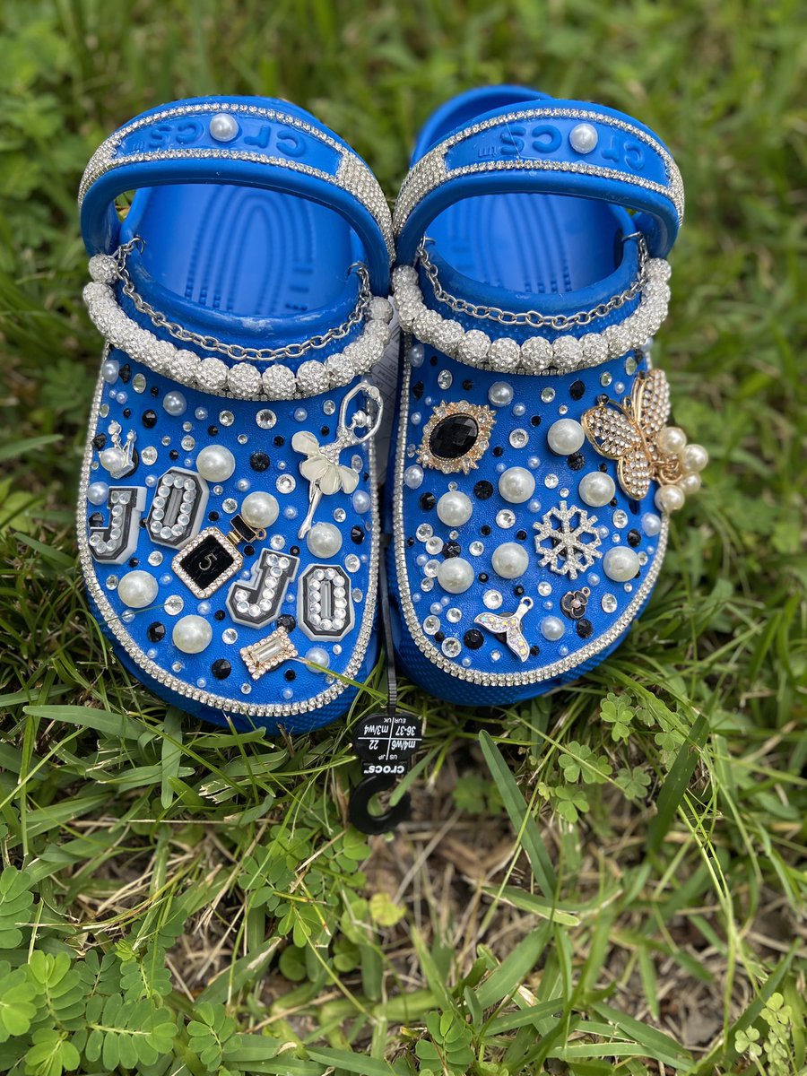 Ad0re_Ana's tweet photo. It’s takes 0.3 seconds to share my business!! please share! SCHOOL IS RIGHT AROUND THE CORNER 🥰TM TO PLACE ORDER ! @__heavenlybeauty on instagram! #customcrocs #customcroc #JSU #BlackBusiness #explorepage #Trending #NickiMinaj #CardiB #MeganTheeStallion https://t.co/hnbsBKiiml