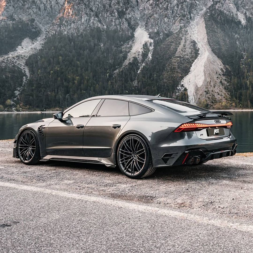 Imagina por un momento que estás en el interior de este Audi ABT RS7-R by GMP Performance. Ahora, menciona en los comentarios a esa persona que no te perdonaría nunca que no le hubieses invitado a acompañarte de copiloto

#AudiRS7R #ABT #Audi #hercosparayas #hercosaudi