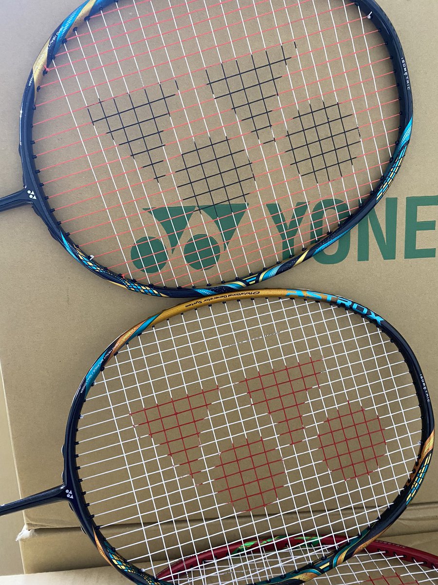 KING_11Ryo's tweet image. ヨネックスの新しいステンシルインキが塗りやすい〜😆
赤が明るく見える‼️

#AC472
#ステンシルインキストロング
#神の手（自称）