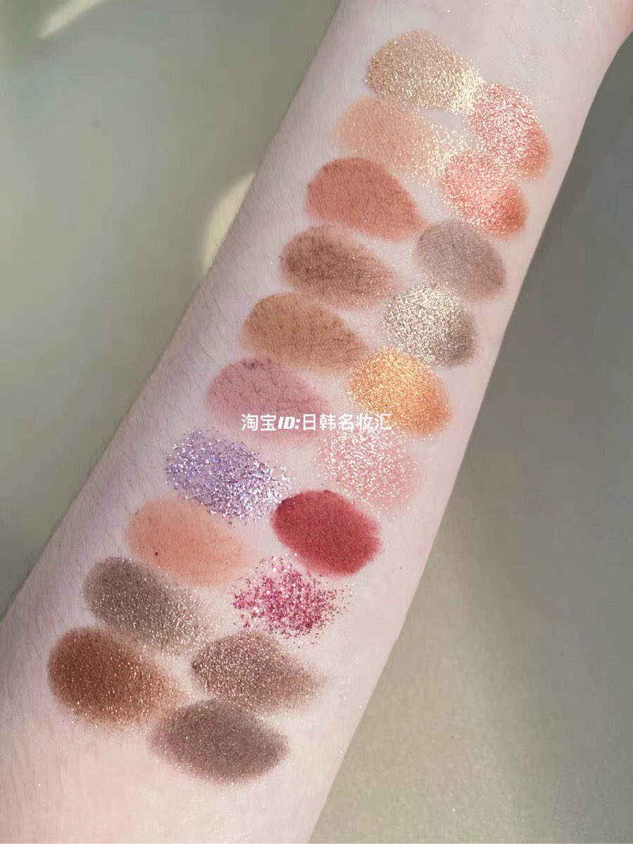 Pre order
Maffick:  40 colors eyeshadow palette
ราคา 350 บาท
อยากจะบอกว่าคุ้มมาก 40 สีราคา 350 บาทค่า สีชัดสวยงามมากๆ 

สนใจDM มาได้เลยน้า